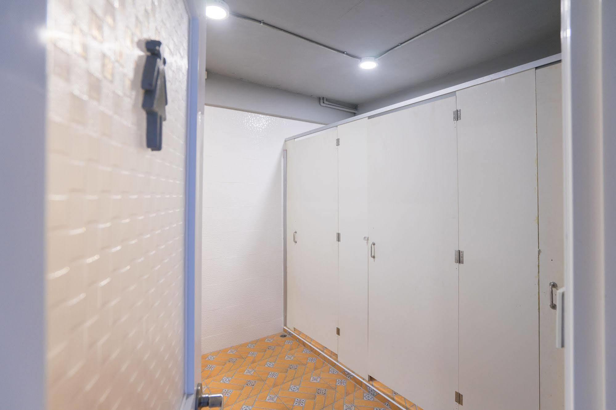 Oyo 437 Hostel Na Nara بانكوك المظهر الخارجي الصورة